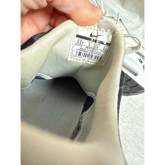 Nike Air Max Zero Essential Black & White Youth 5.5 Y - 881224 - Picture 14 of 15